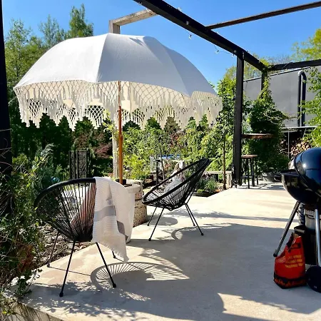 Garden - The Nest بيت للعطل